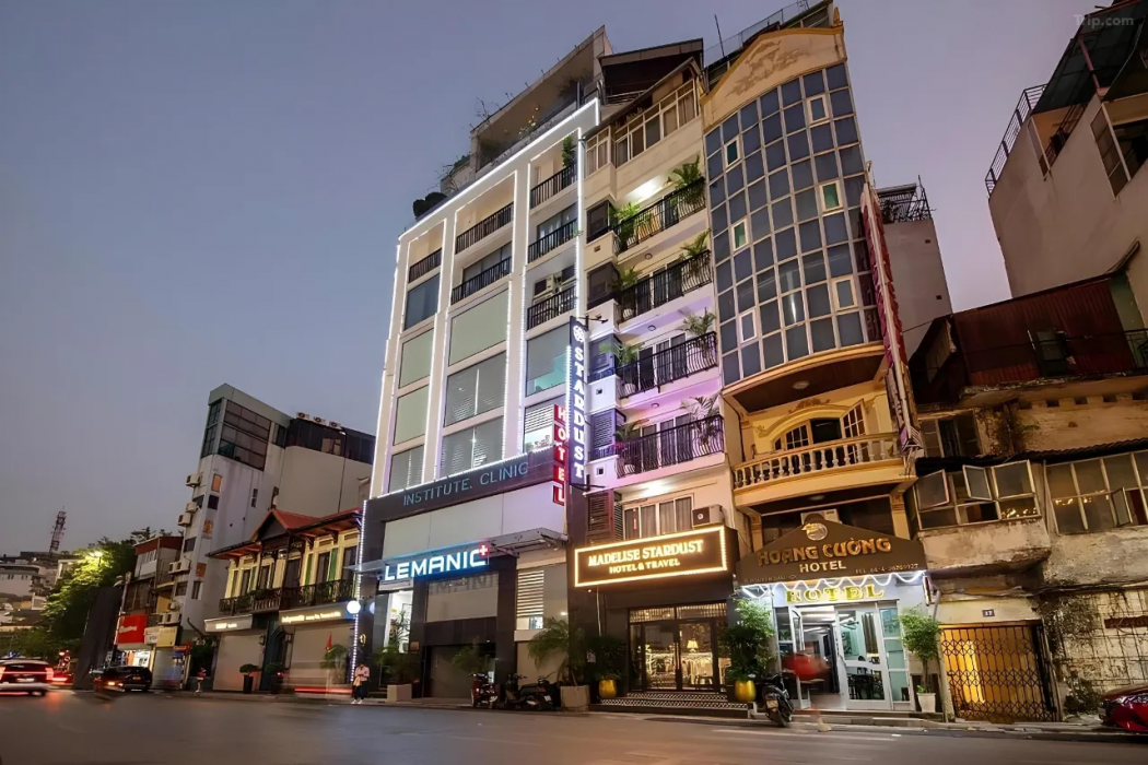 Madelise Stardust Hotel & Travel 1/11