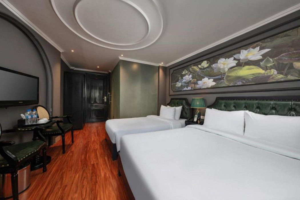 Madelise Stardust Hotel & Travel 5/11