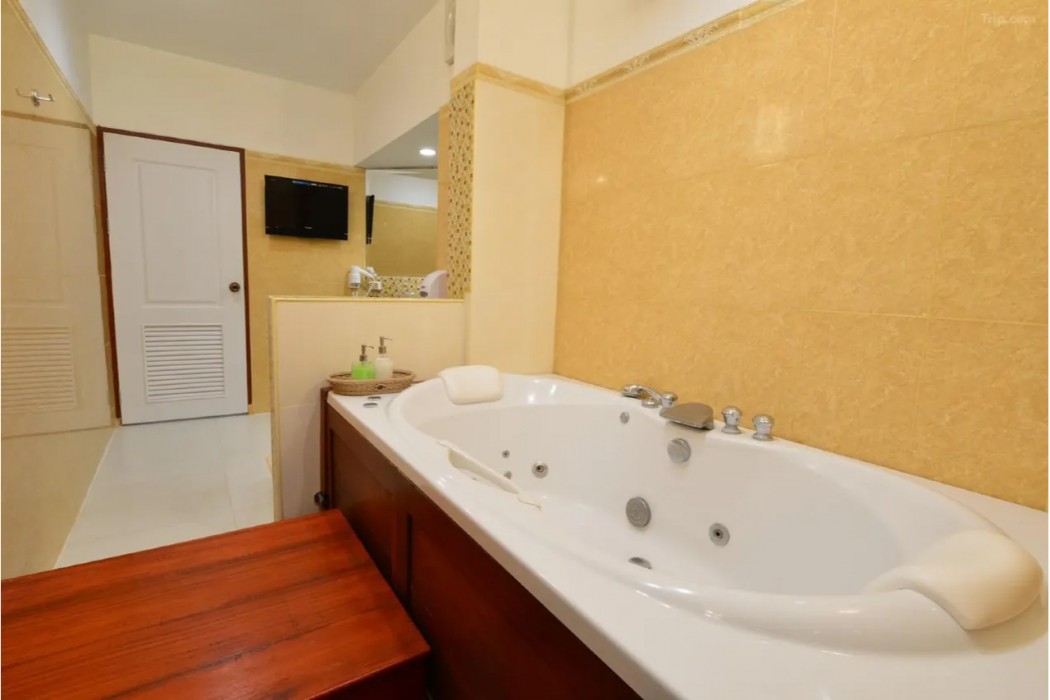 Thongsomboon Club Hotel 14/35