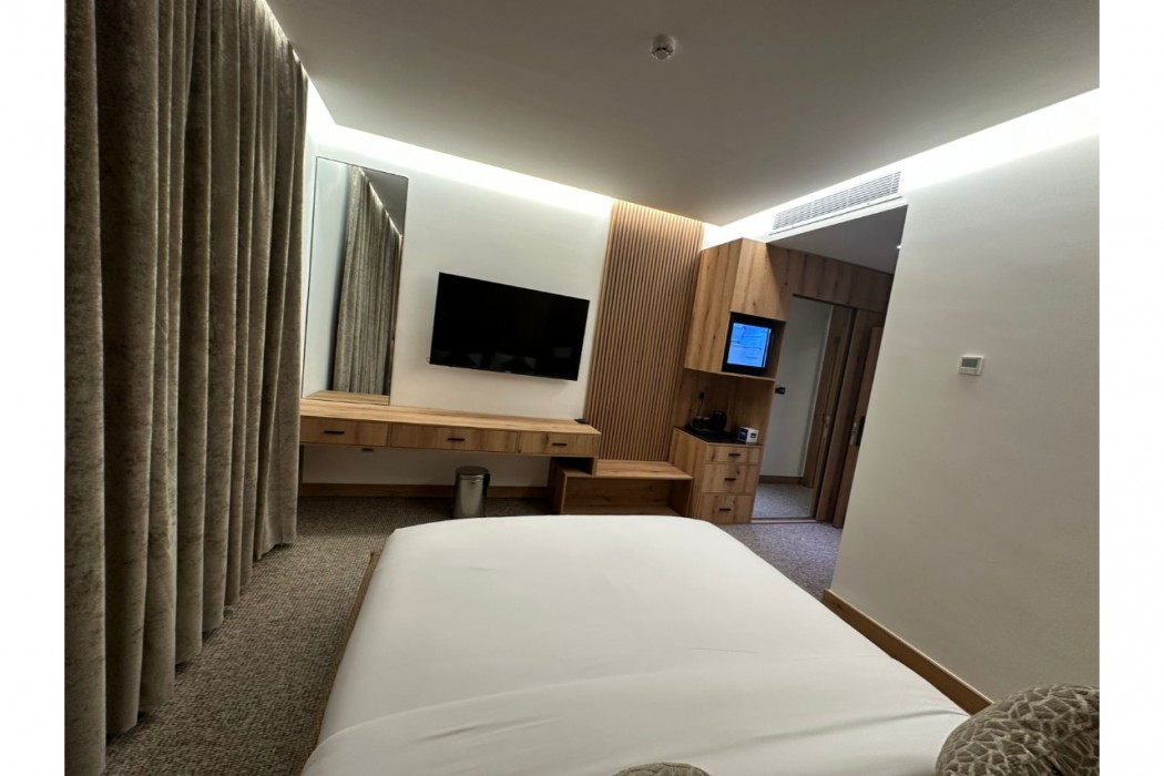 Baz Hotels Airport Road 7/11