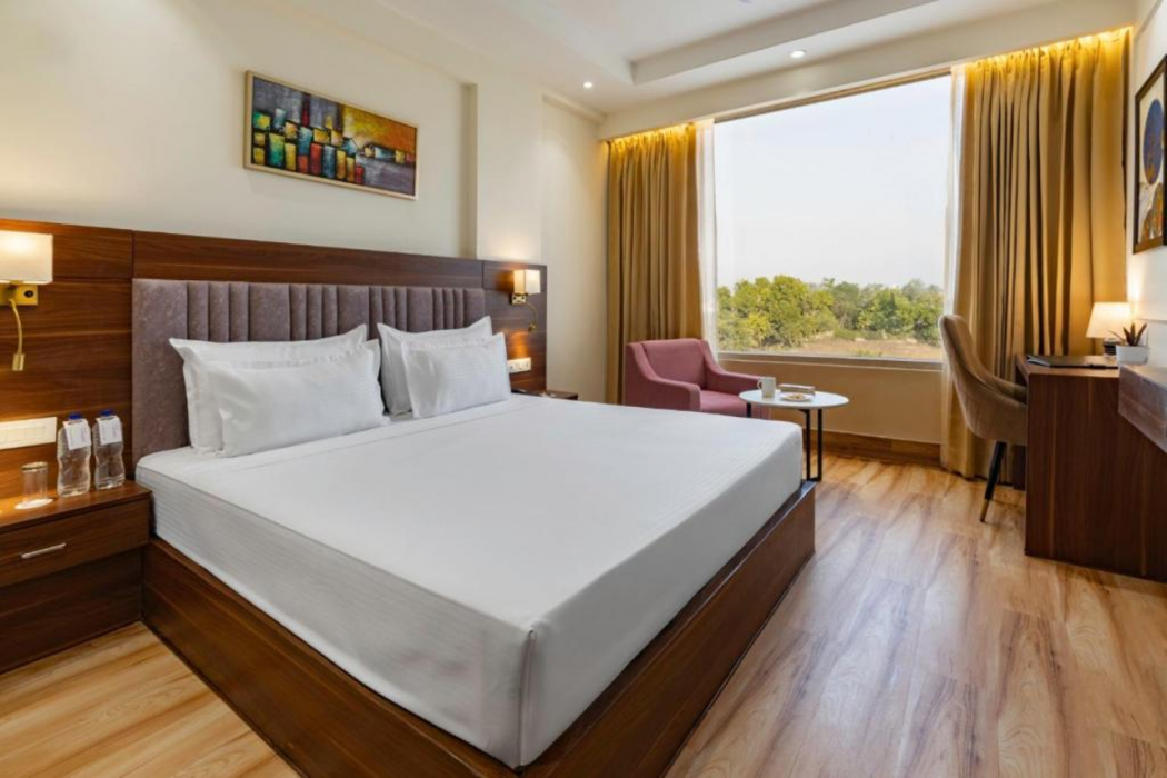 Clarks Inn Suites Agra 10/52