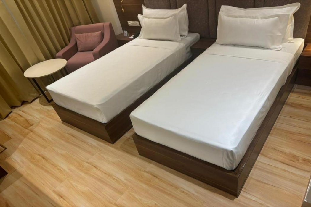 Clarks Inn Suites Agra 9/52