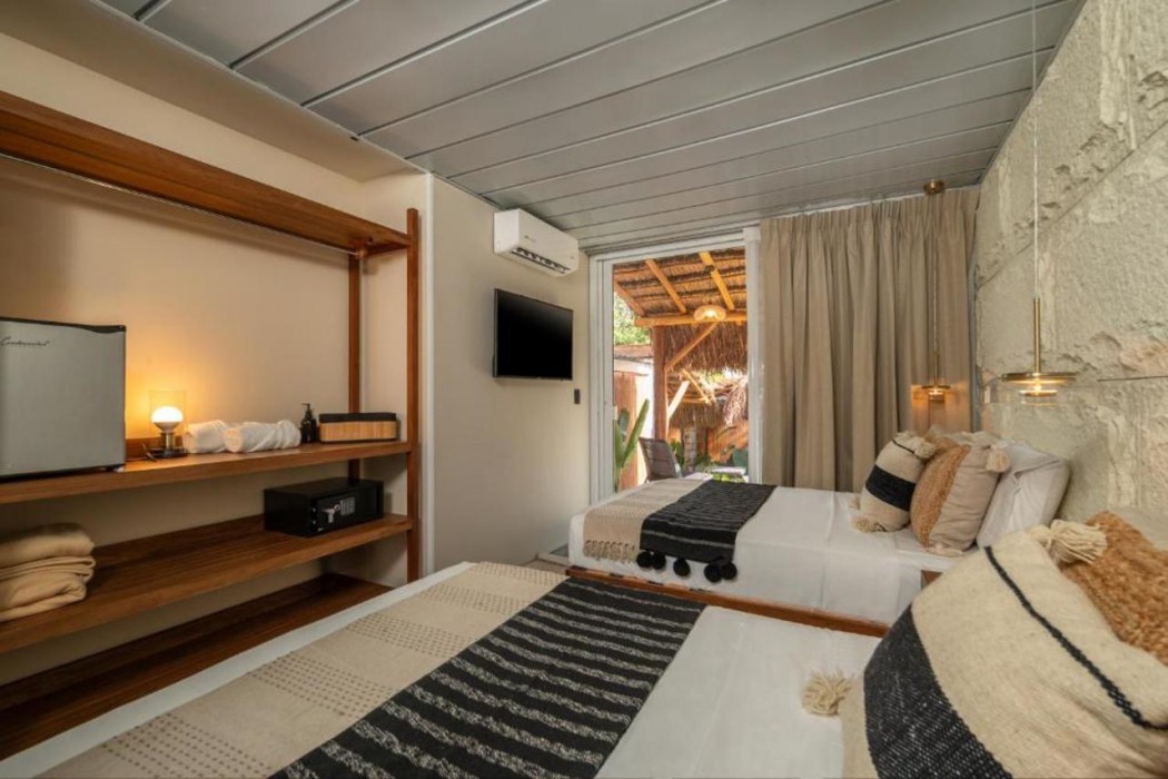Casa Aakal Lagoon Front 10/44