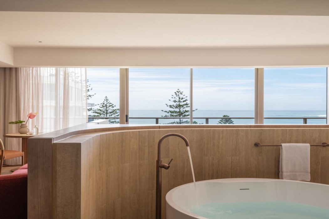 Avani Mooloolaba Beach Hotel 52/116
