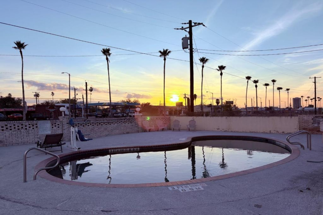 Aloha Inn McAllen Airport near Medical center Tx 25/40