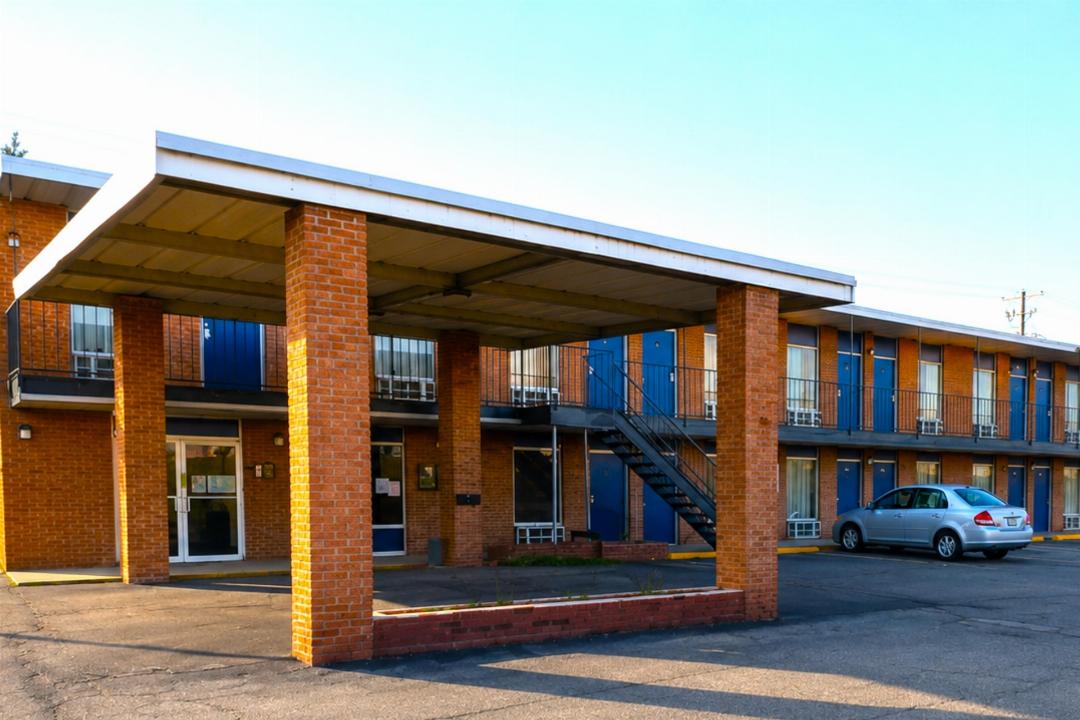 OYO Express Inn 3/12