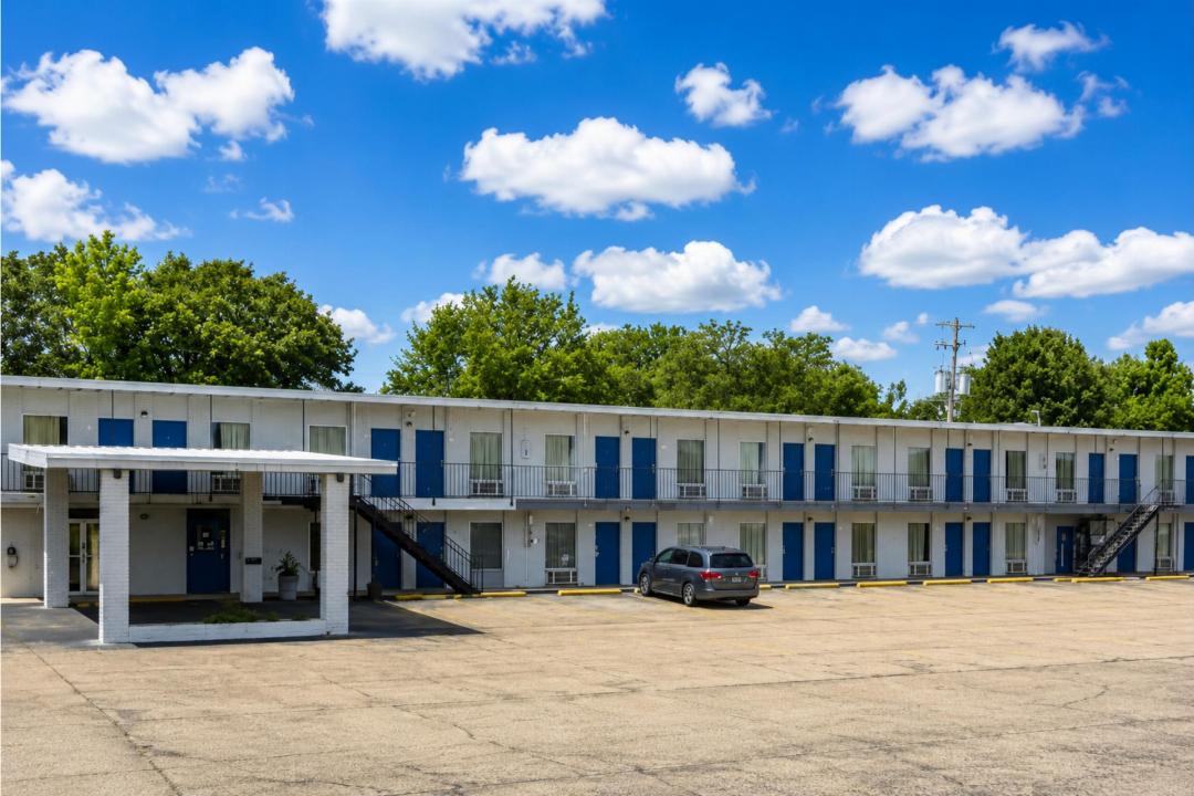 OYO Express Inn 4/12
