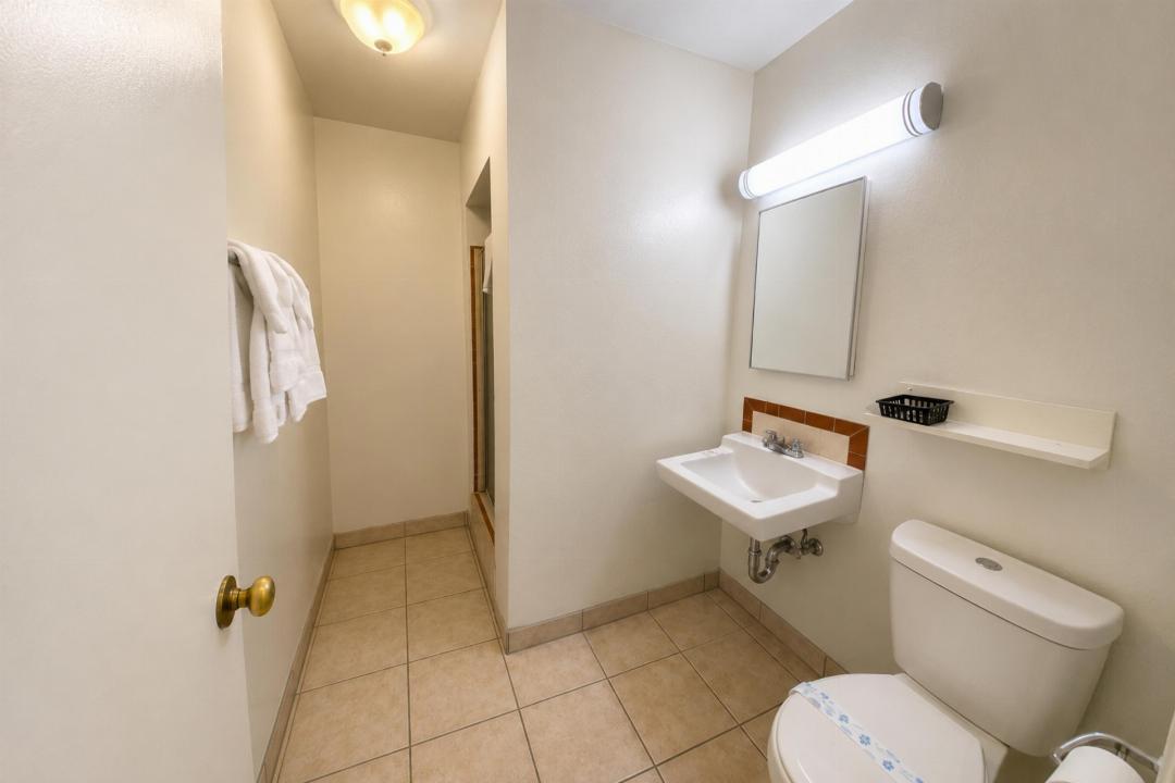 Queen Bed with Kitchenette Non - Smoking