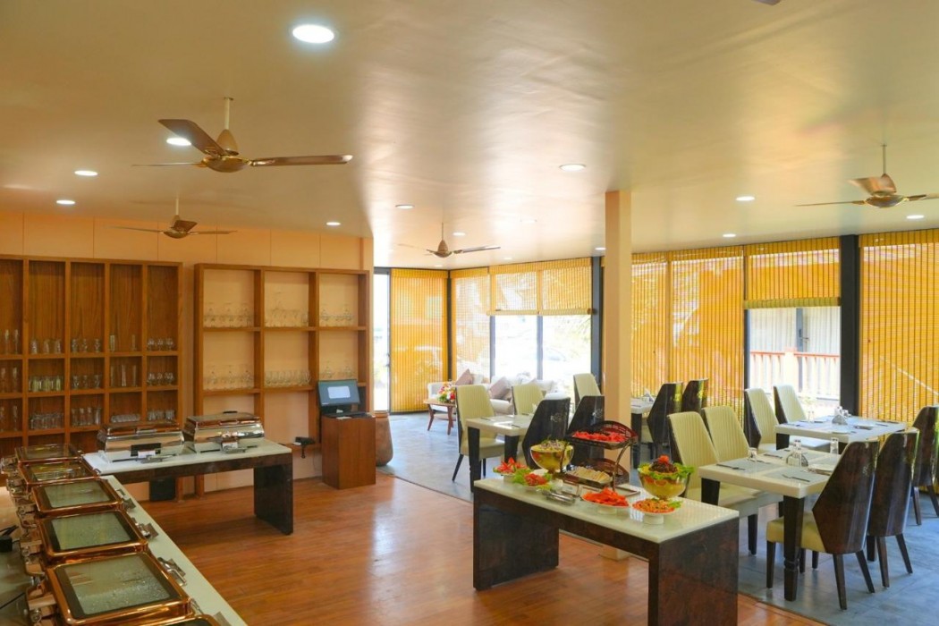 Foxoso Aaristo Baga Beach Resort 30/48