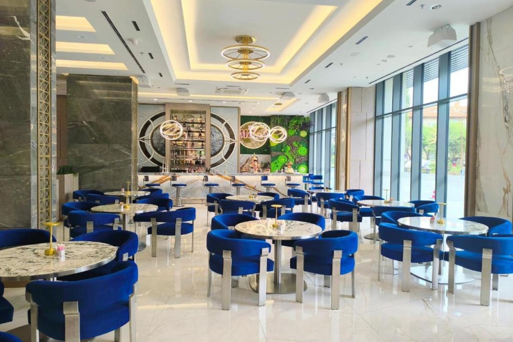 East Plaza Hotel 20/40