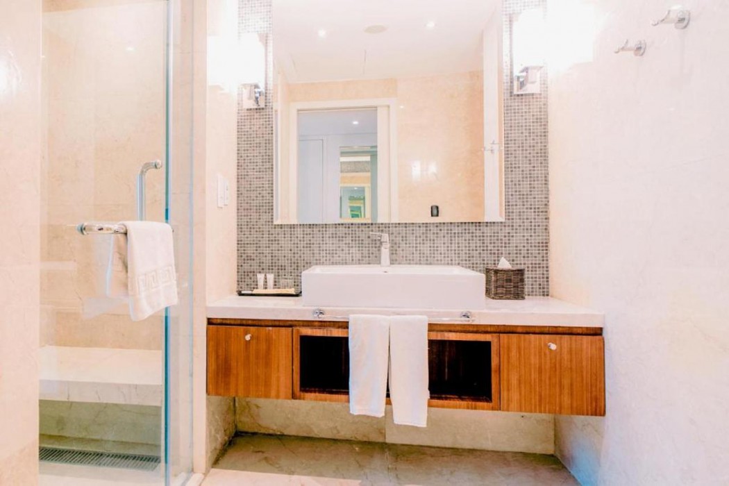 MCollection - Convenient City Stay in Iloilo Business Park 12/21