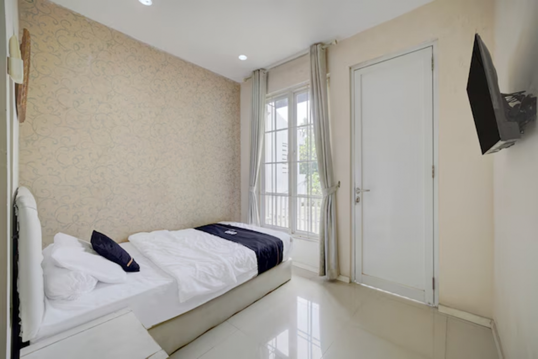 Hotel O near RS Fatmawati formerly White House 18/24