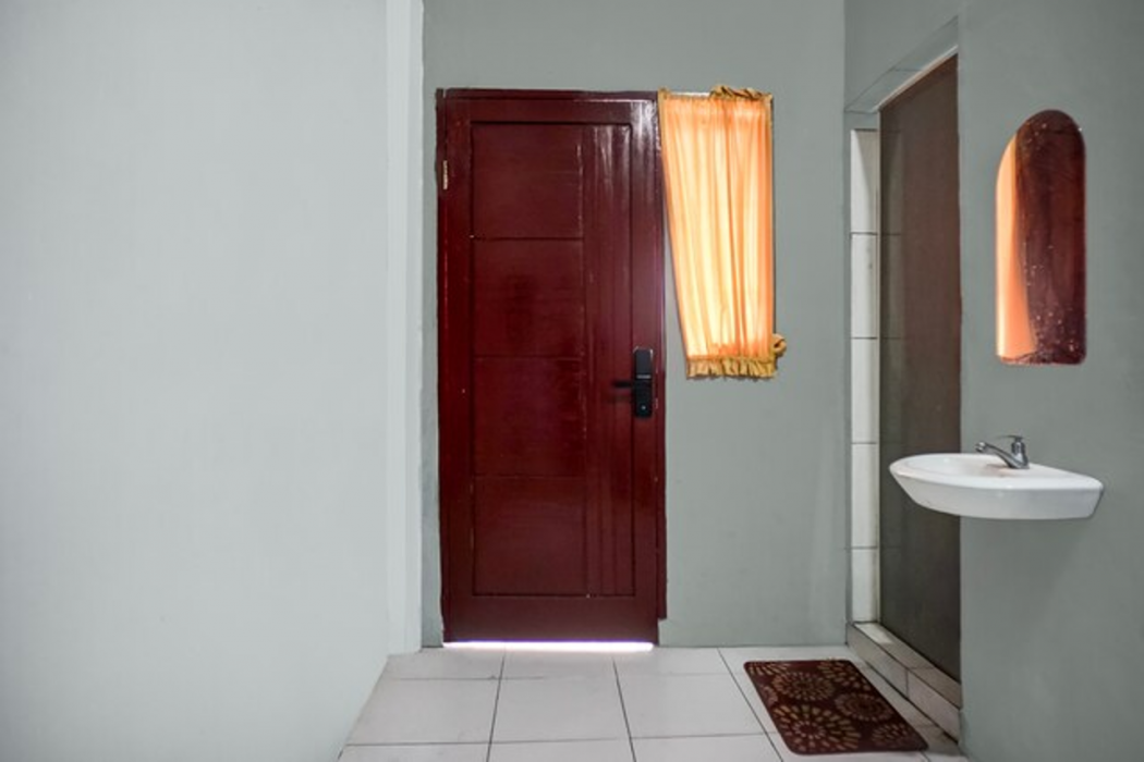 Hotel O near Ring Road City Walks formerly Graha Aisyah 7/23