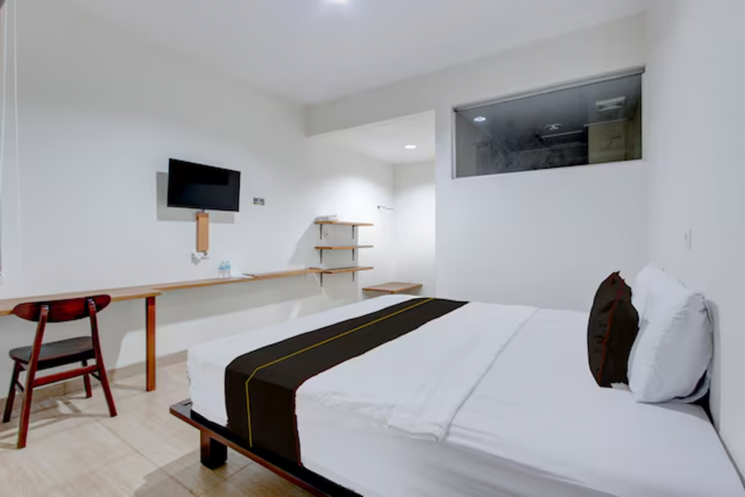 Townhouse Oak near The Park Mall Solo formerly D’Nawasena Guest House 8/30