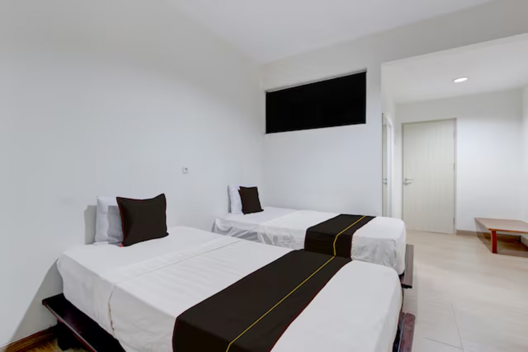 Townhouse Oak near The Park Mall Solo formerly D’Nawasena Guest House 18/30