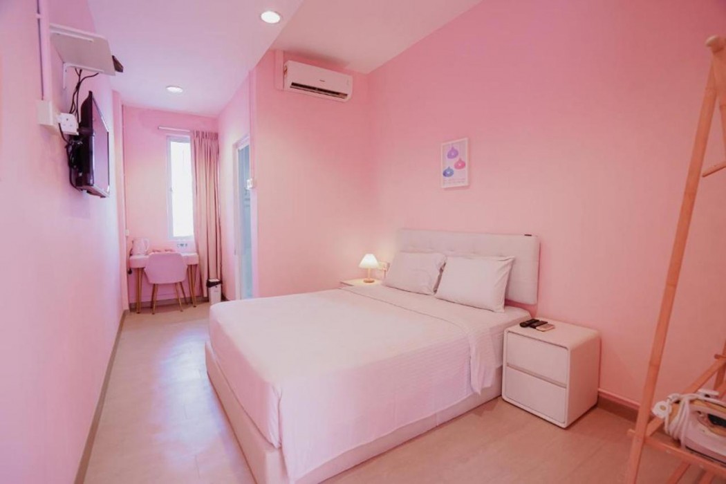 Palette Pink Cabana George Town 11/21