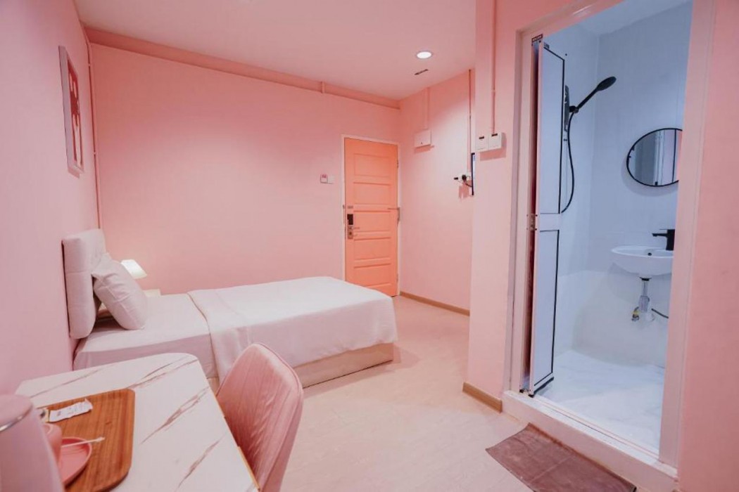 Palette Pink Cabana George Town 7/21