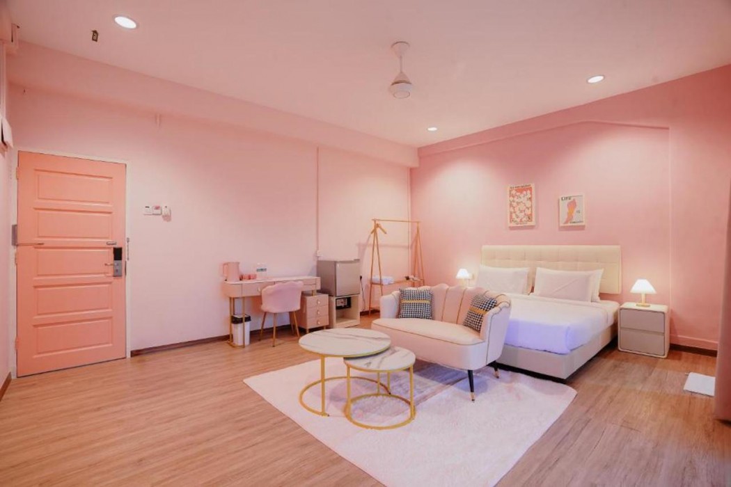 Palette Pink Cabana George Town 8/21