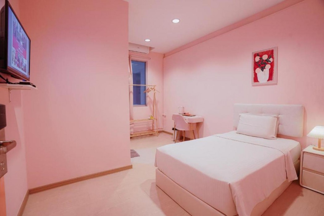 Palette Pink Cabana George Town 12/21