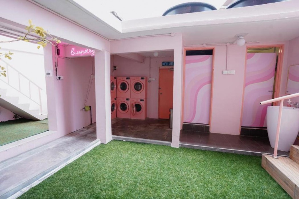 Palette Pink Cabana George Town 18/21