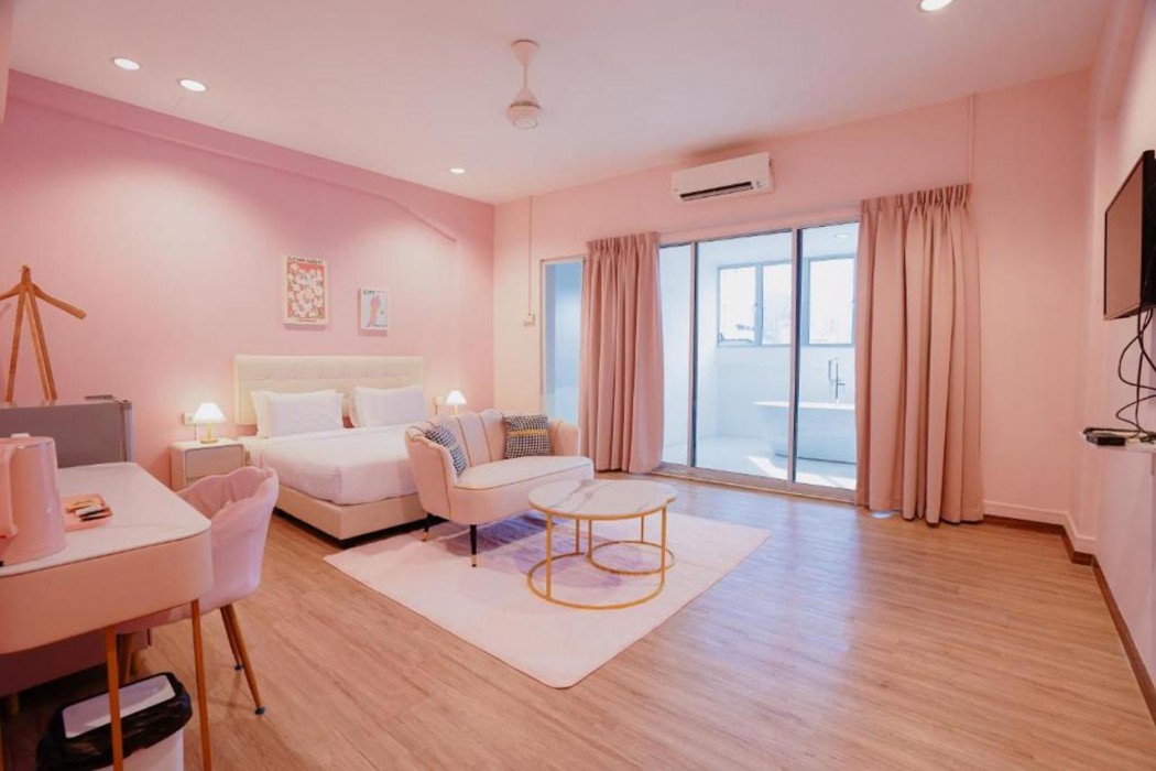 Palette Pink Cabana George Town 9/21