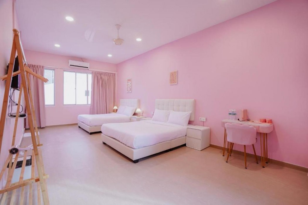 Palette Pink Cabana George Town 13/21