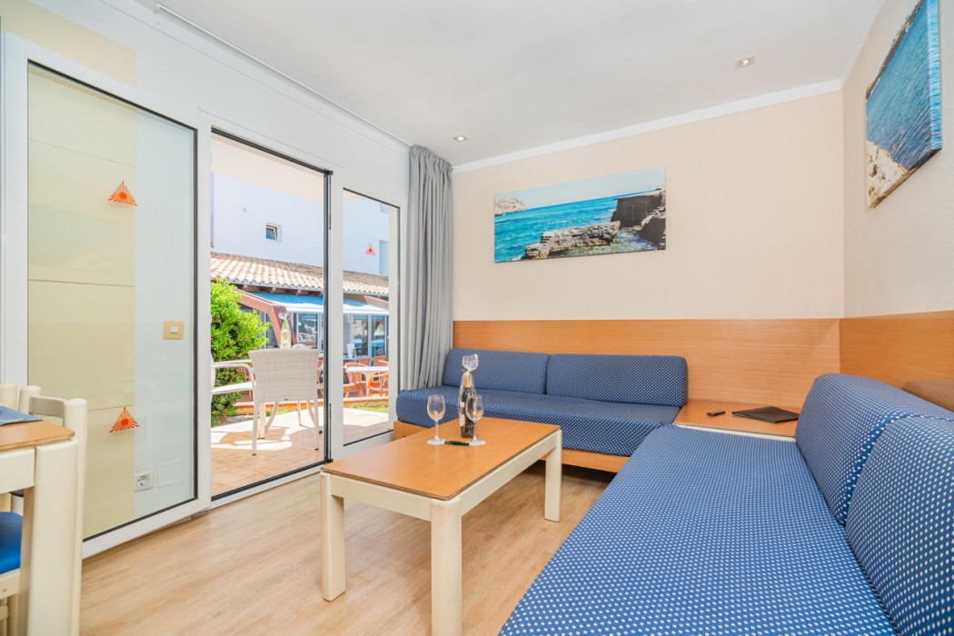 Aparthotel Flora 14/63