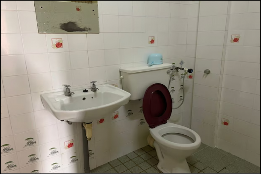OYO 91284 White House Hotel Kluang 9/9