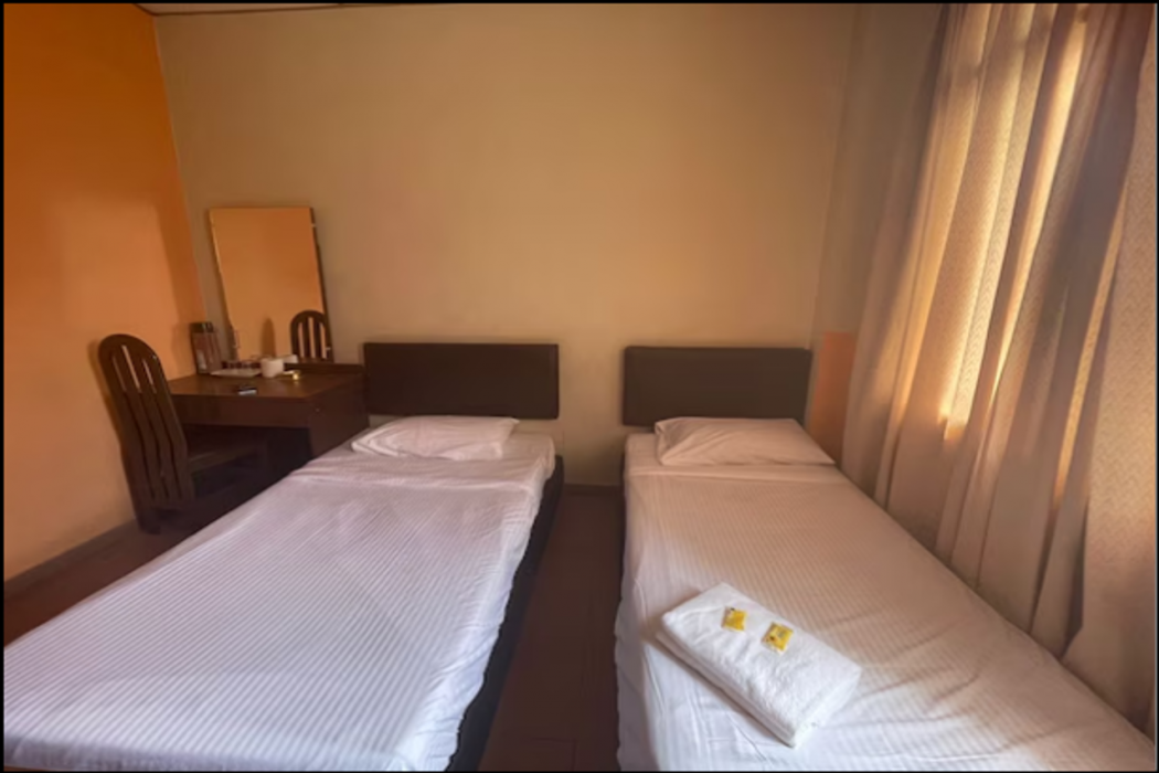 OYO 91284 White House Hotel Kluang 8/9
