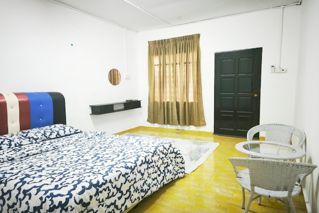 OYO 91244 Aufa Chalet 7/9