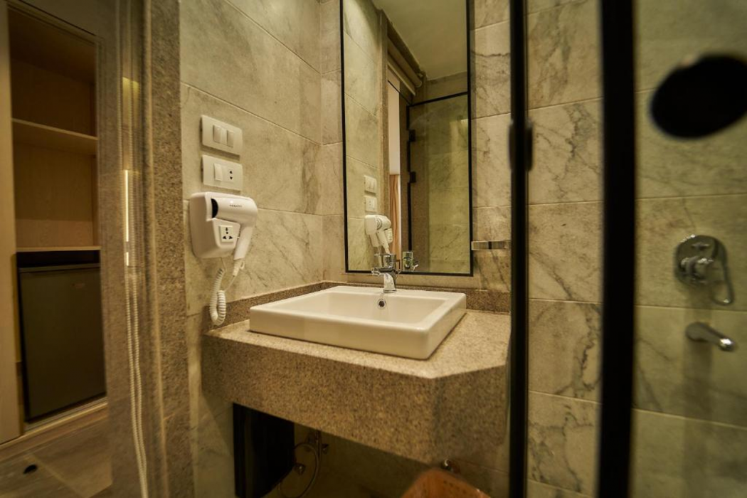 Gold’s Pyramids Hotel 8/42