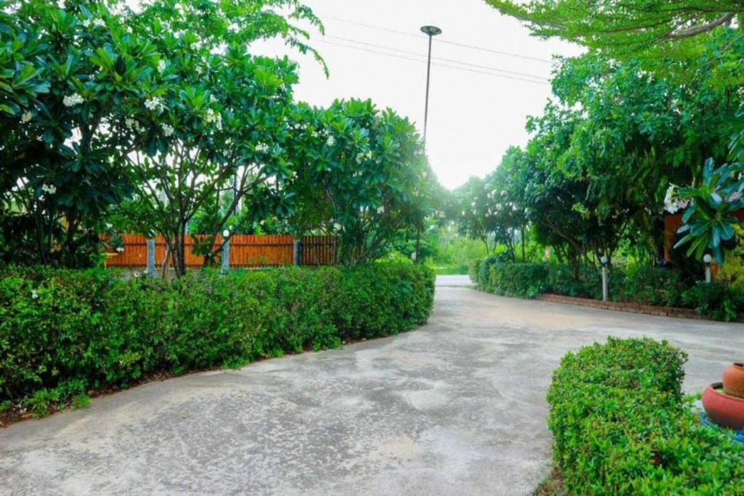 The Moon Resort Phetchaburi in PHETCHABURI