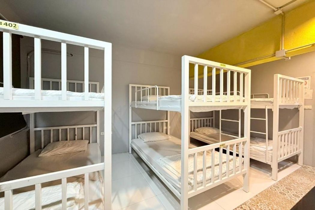 OYO 75465 Lucky Hostel (Huai Khwang) 10/30