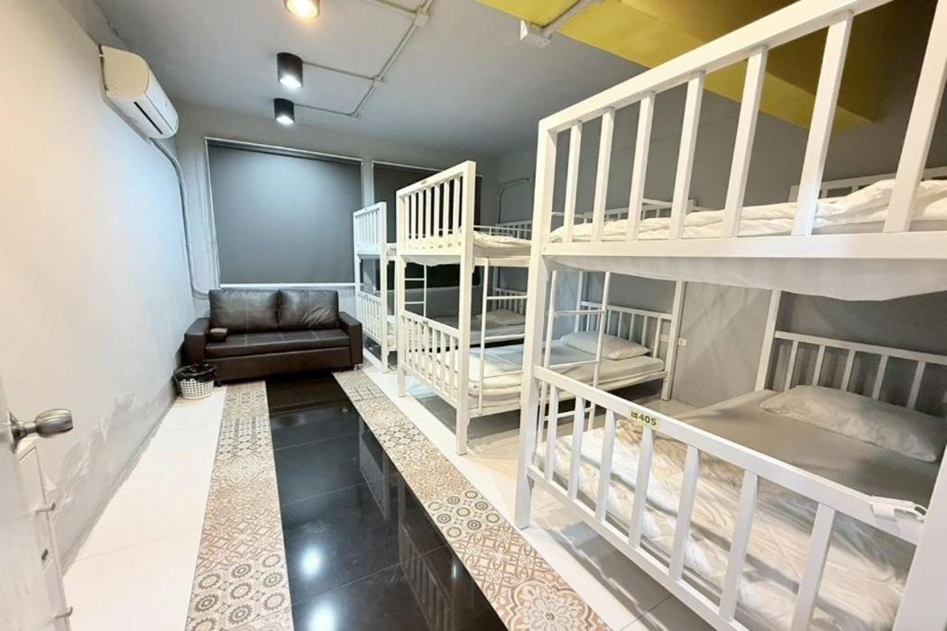 OYO 75465 Lucky Hostel (Huai Khwang) 12/30