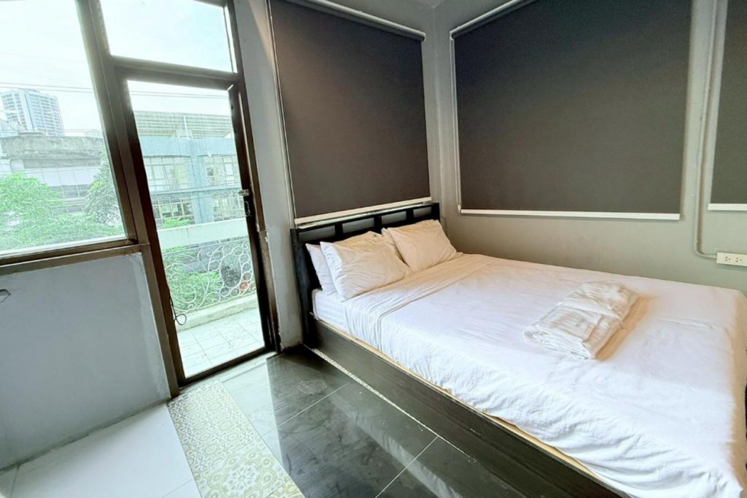 OYO 75465 Lucky Hostel (Huai Khwang) 14/30