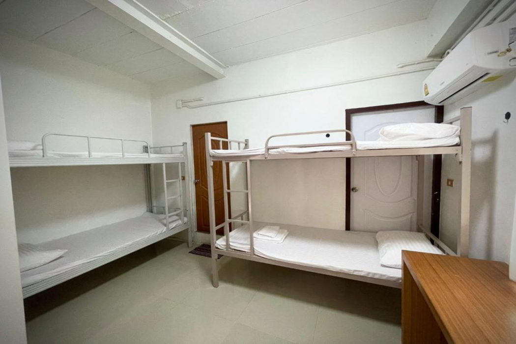 OYO 75577 Palace Hostel 8/32
