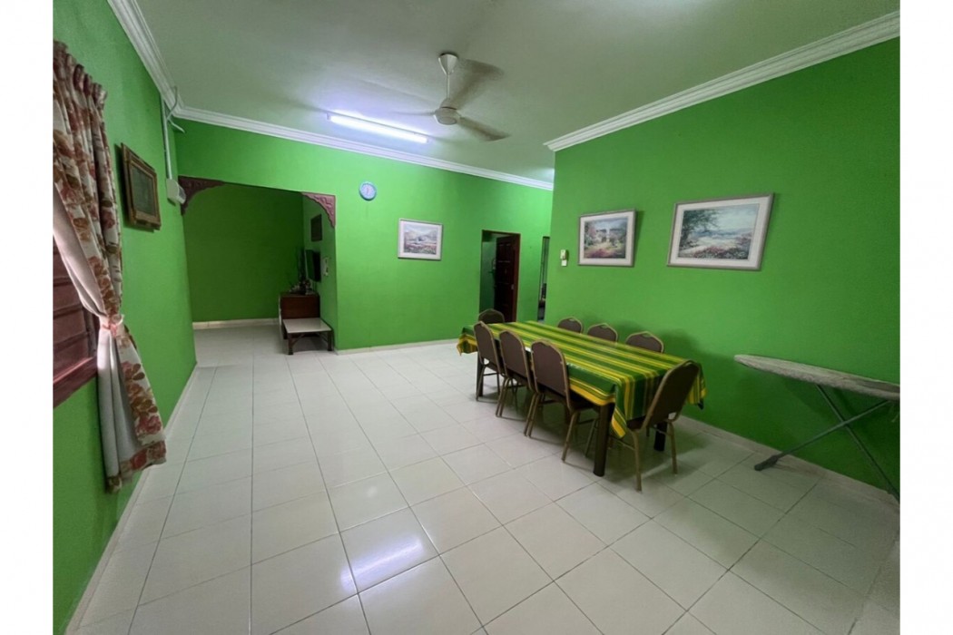 Room at Capital O 91206 Homestay Pelangi Ban Pecah. (muslim Only), Kuala Kurau