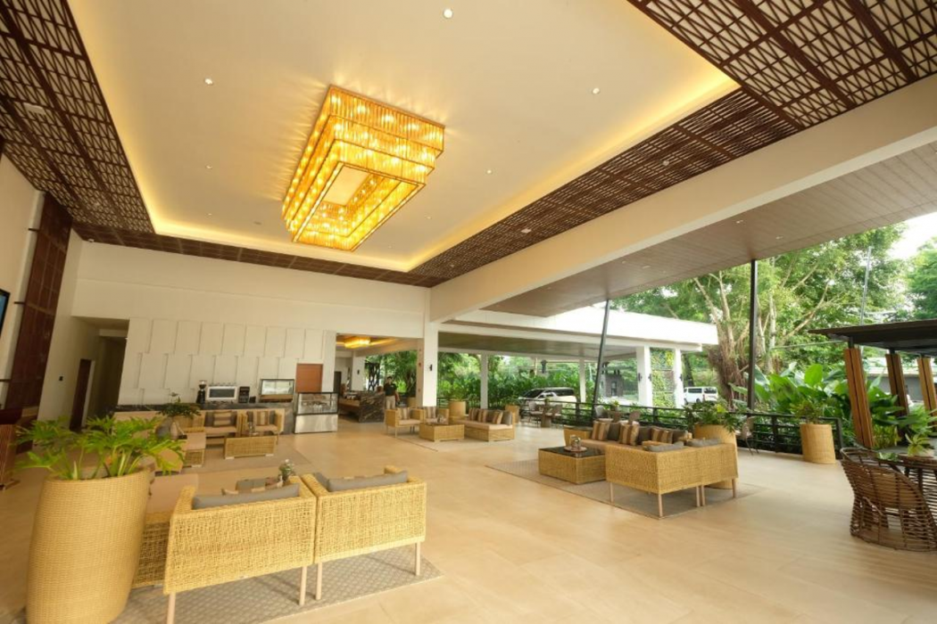 Lobby at The Tropics at MacArthur Park, PALO