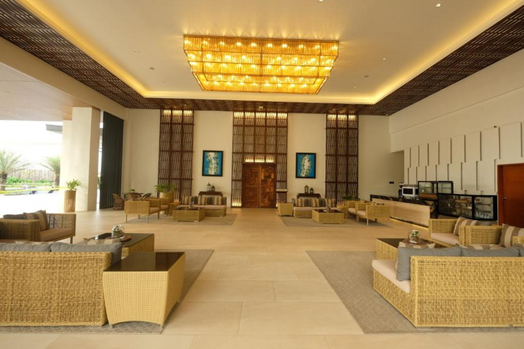 Lobby at The Tropics at MacArthur Park, PALO