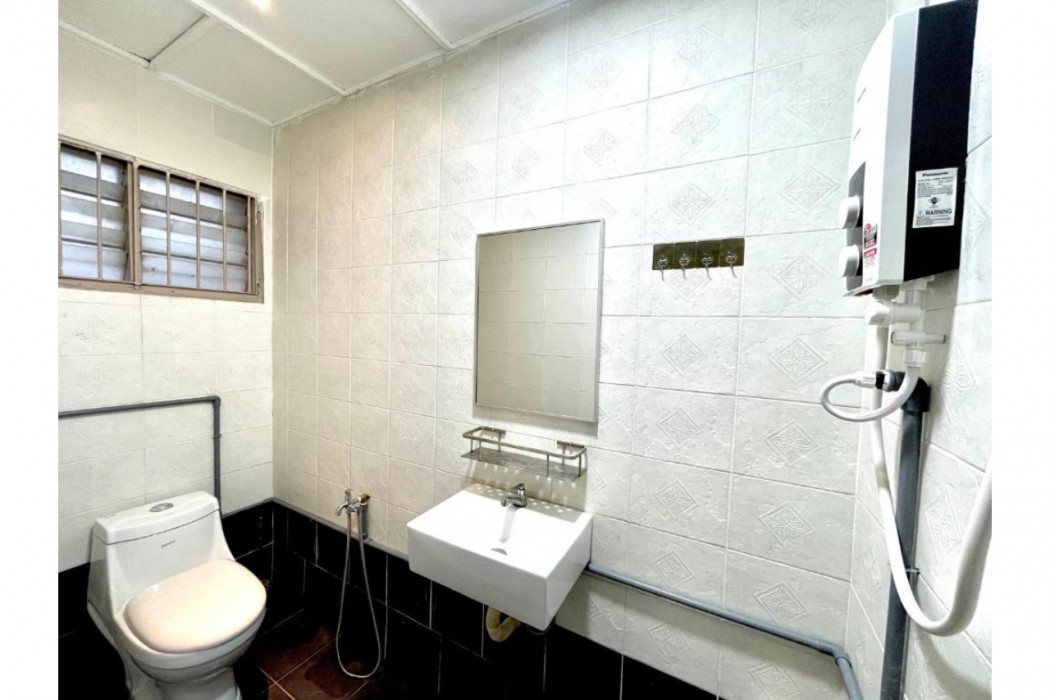 Hotel O S Homestay Premium 8/14