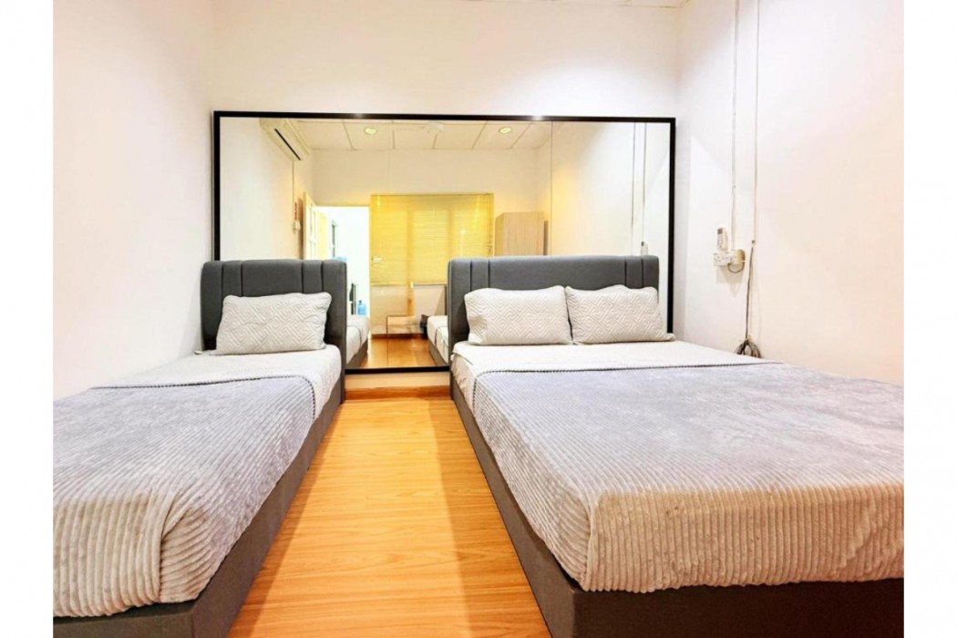 Hotel O S Homestay Premium 11/14