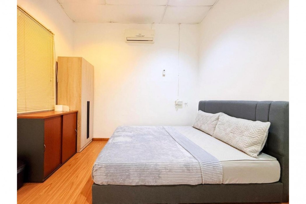Hotel O S Homestay Premium 10/14