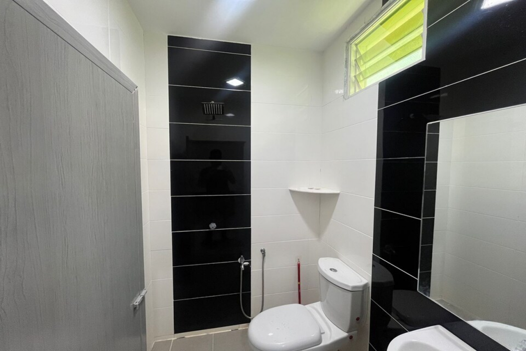 OYO 91220 D Inai Roomstay 8/8