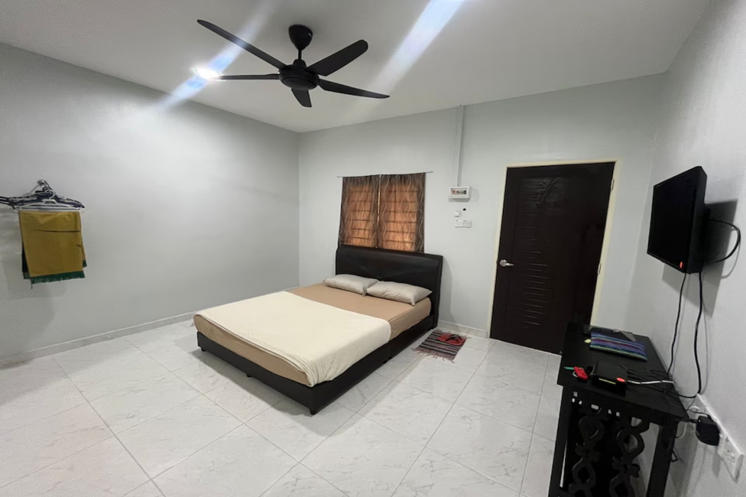 OYO 91220 D Inai Roomstay 6/8