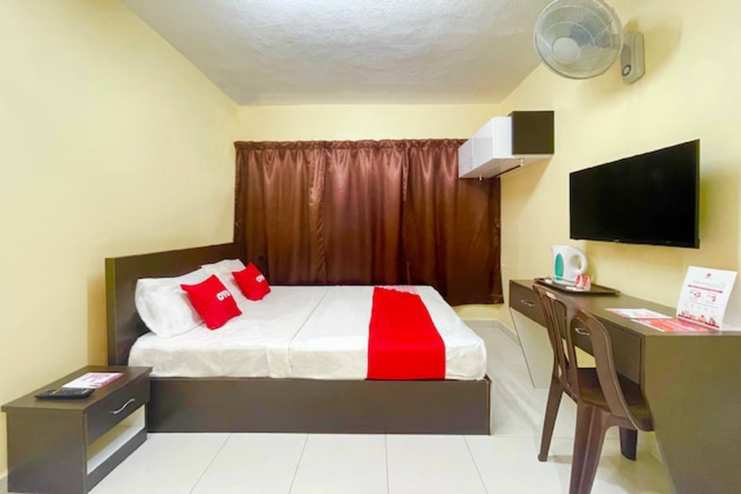 OYO 90369 Safari Hotel Lumut 8/25