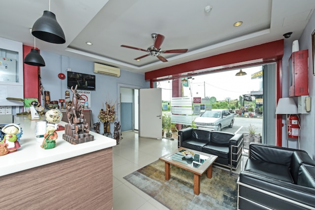 Lobby at Hotel O M Three Hotel, SITIAWAN