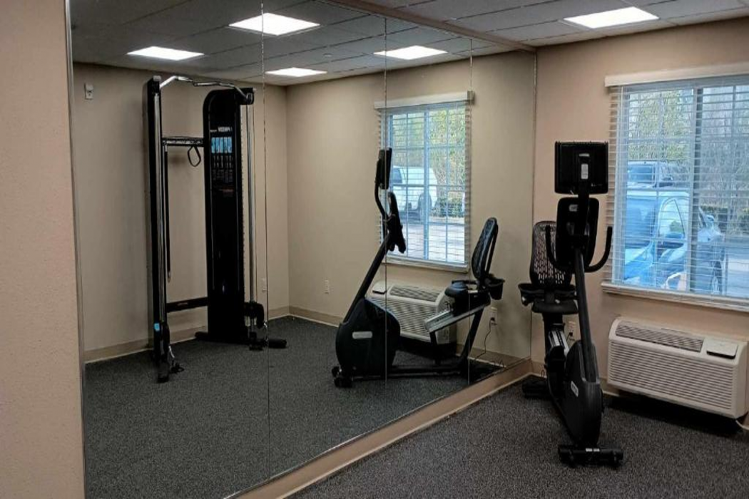 WoodSpring Suites Louisville Clarksville 14/18