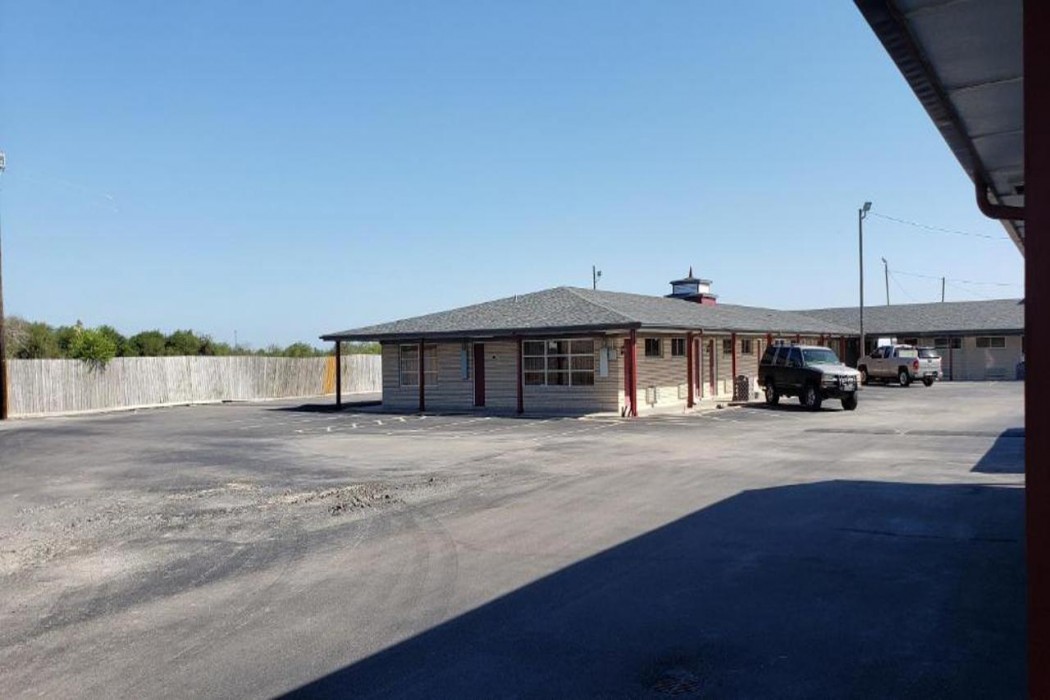 Americas Best Value Inn and Suites Corpus Christi 4/18