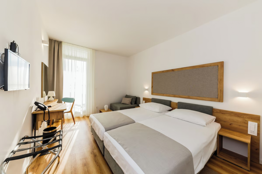 Hotel Medena Block B 8/14