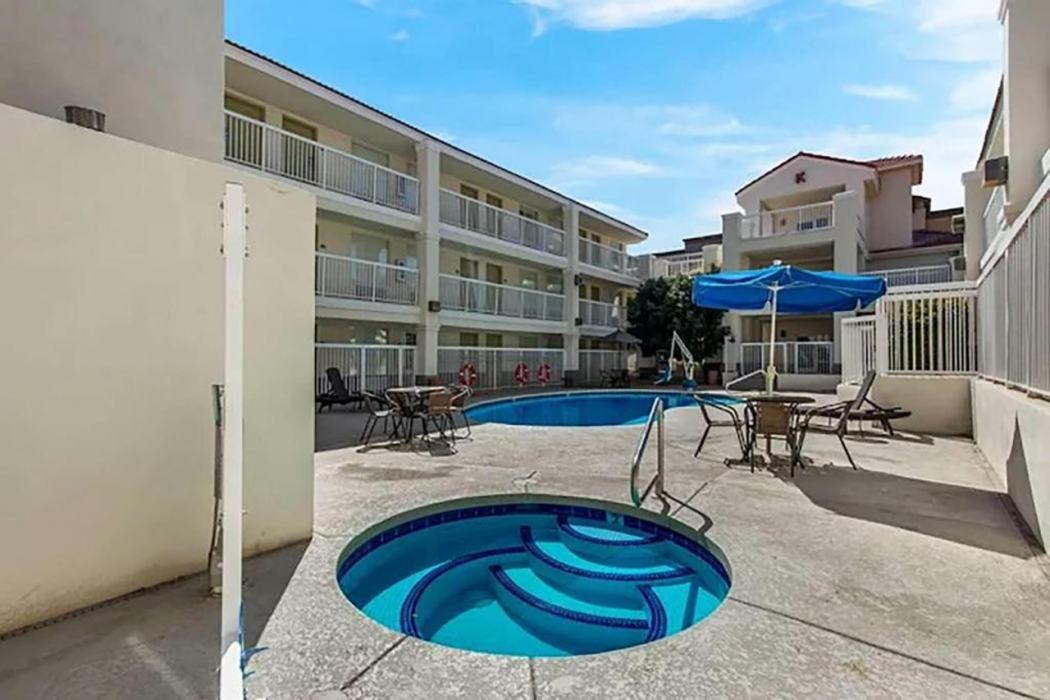 Howard Johnson by Wyndham Tempe University/Phoenix 1/17